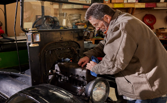 Bill, an actual BEQVEZTM (fidanacogene elaparvovec-dzkt) patient, in a workshop